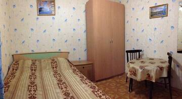Фото номера Трехместный номер с общей ванной комнатой Гостевой дом Домик на Садовой г. Светлогорск 2